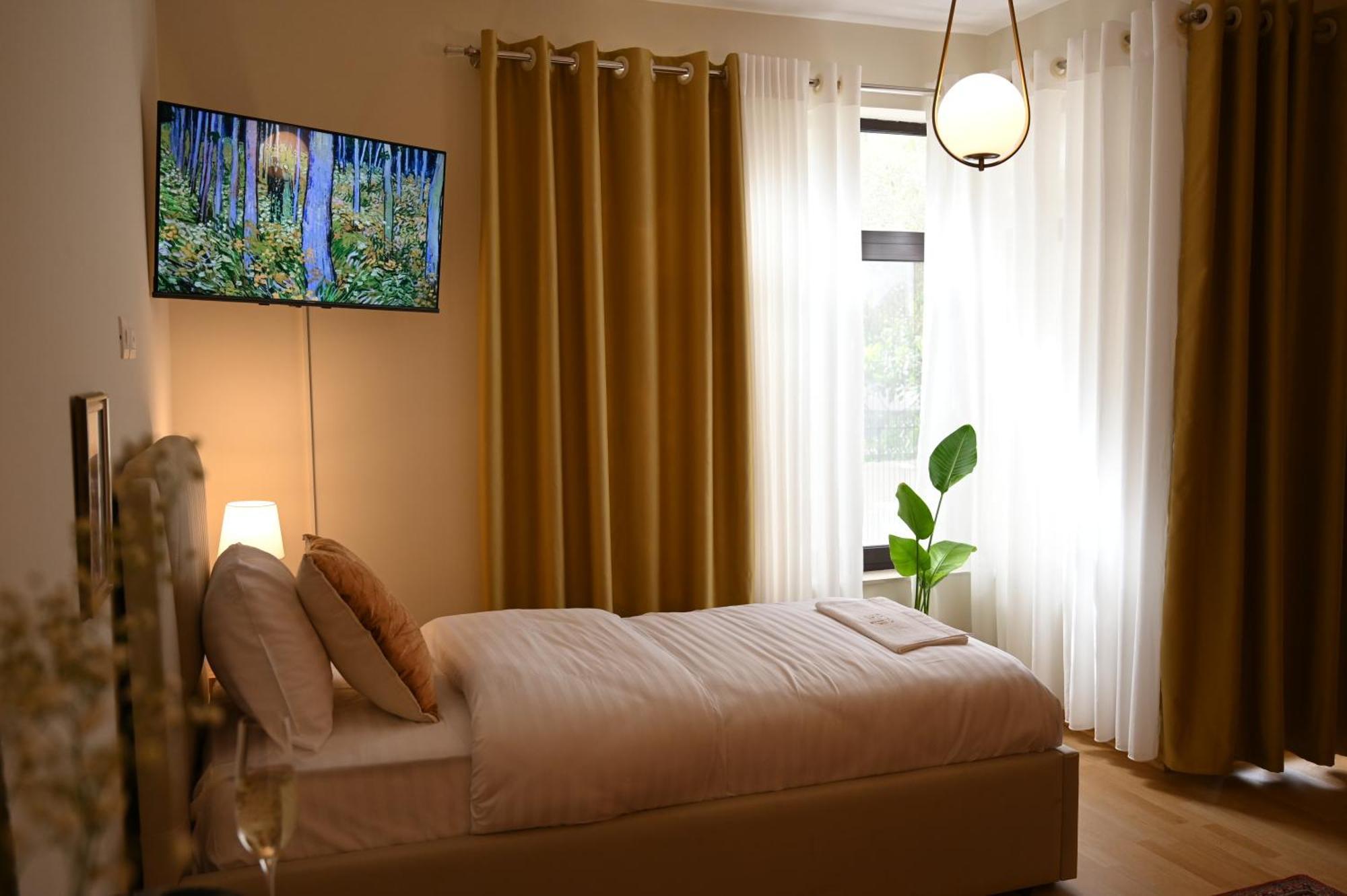 Niche Boutique Hotel Tirana Exterior photo
